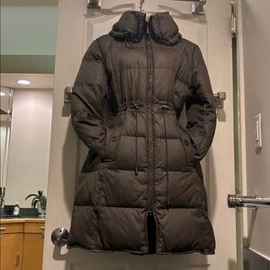 Kenneth Cole olive green long puffer coat 🧥